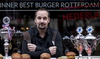 Beste hamburgermaker van Nederland wil prijzen winnen met kipburger