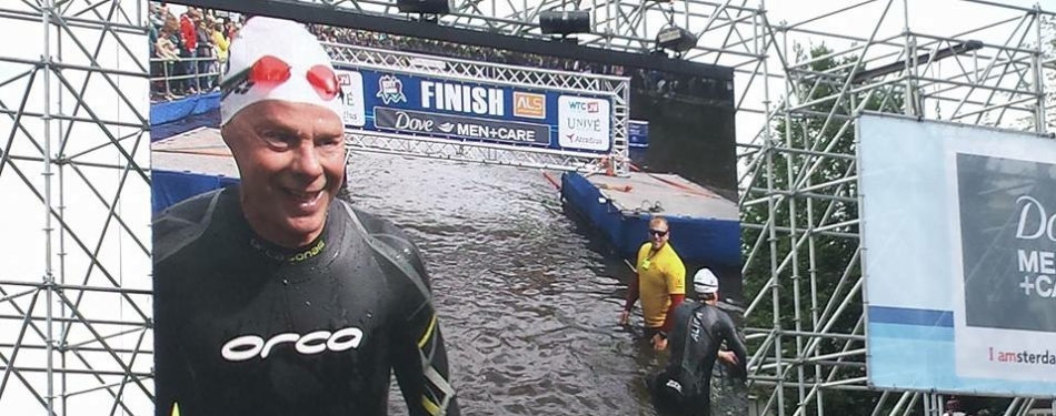 Hotelier Hans Vugts maakt zijn borst nat voor de Amsterdam City Swim