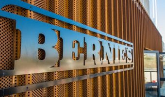 Bernhard van Oranje opent Bernie's Bar & Kitchen