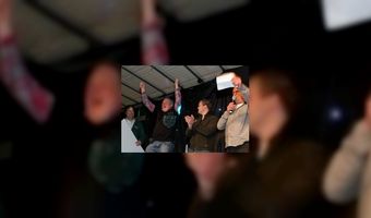 Blozende Blonde wint bierwedstrijd