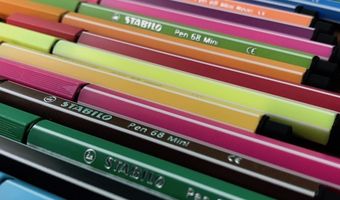 Café deelt kleurplaten tegen ‘behangschrijvers’