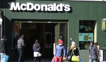 Internationale groep in actie tegen rietjes McDonald's