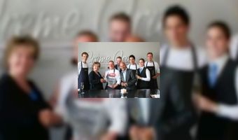 Crème Crue ontvangt award van IENS