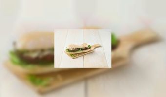 Chef Moshik Roth maakt broodje voor Shell