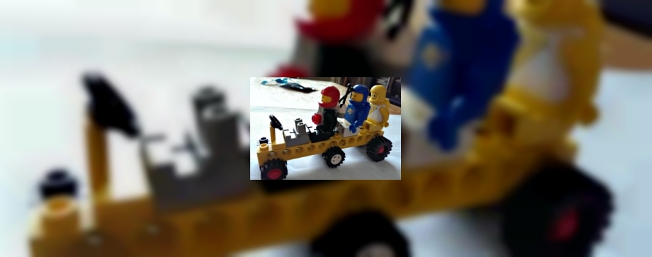 Jonge gasten komen op Lego Café af