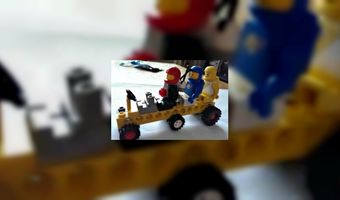 Jonge gasten komen op Lego Café af