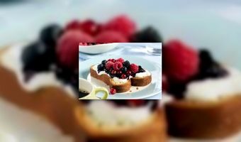 Presenteer een bosbessenbrioche 