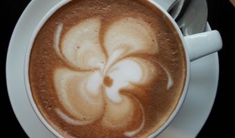 Eerste Nederlandse gebarentaal-koffiebar opent in Amsterdam