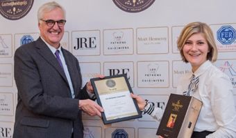 Liz Barents (21) van Restaurant la Provence wint Nationale Hennessy Gastvrijheidsprijs