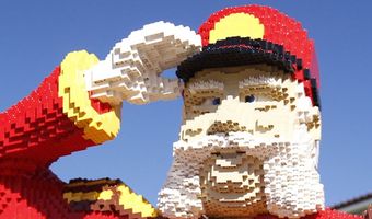 Video: Airbnb en Legoland geven een nacht in een LEGO-kamer weg