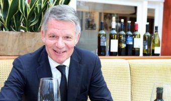 Dries van der Vossen naar Event Hotels, Alex Barentsen opvolger