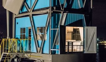 Appartement geopend in voormalige kraan op KNSM-Eiland