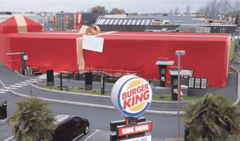 Video: Burger King verrast grootste fan met een speciaal cadeau