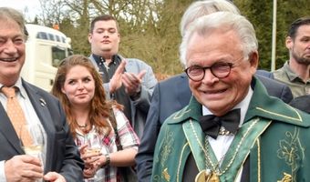 Inauguratie Brasserie Le Nord in Bilthoven door Paul Fagel en wethouder Rost van Tonningen