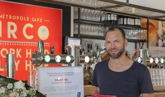 Herman Hell nieuwe eigenaar hotel-restaurant Het Wapen in Willemstad