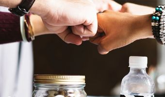 Meetings.com gaat samenwerking aan met MeetingReview