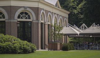 Oranjerie Ruurlo geïnaugureerd door Confrérie du Sabre d’Or