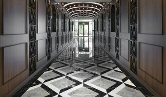 Interieurarchitect Arnie van Dun maakt statement met Grand Hotel Valies