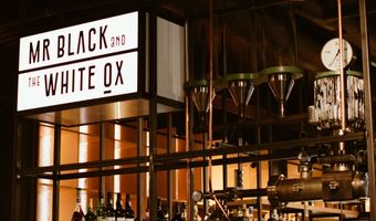 Bar-bistro geopend in voormalig DE hoofdkantoor