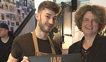 Winnaar kruiswoordpuzzel wint prachtige cheque