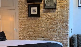 Gasten staan in de rij om in B&B de Koepoort te mogen slapen