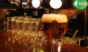 Dit café geeft gratis bier weg