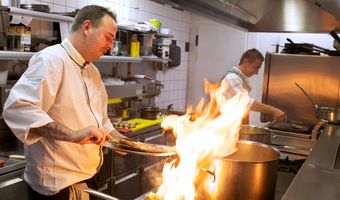 Nederlandse 'ruige' koks achter het fornuis in Parijs