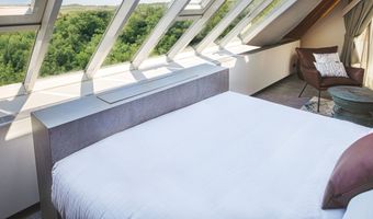 Thermae vernieuwt hotel: slapen in een piramide