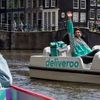 Deliveroo bezorgt maaltijden met waterfiets