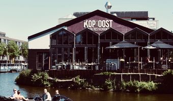 De Kop van Oost opent terras aan het water in Amsterdam