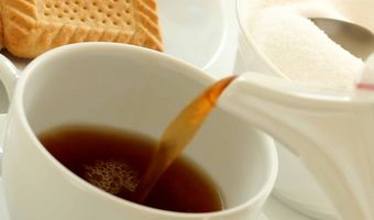 Thee: pinkjes omhoog