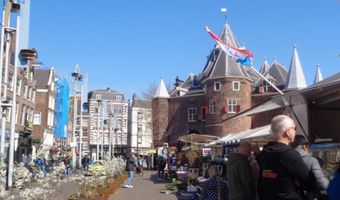 Amsterdam verhoogt toeristenbelasting fors, B&B's aan banden gelegd