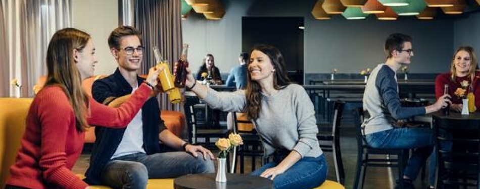 a&o Hostels biedt gasten gratis drankje aan in plaats van kamerschoonmaak