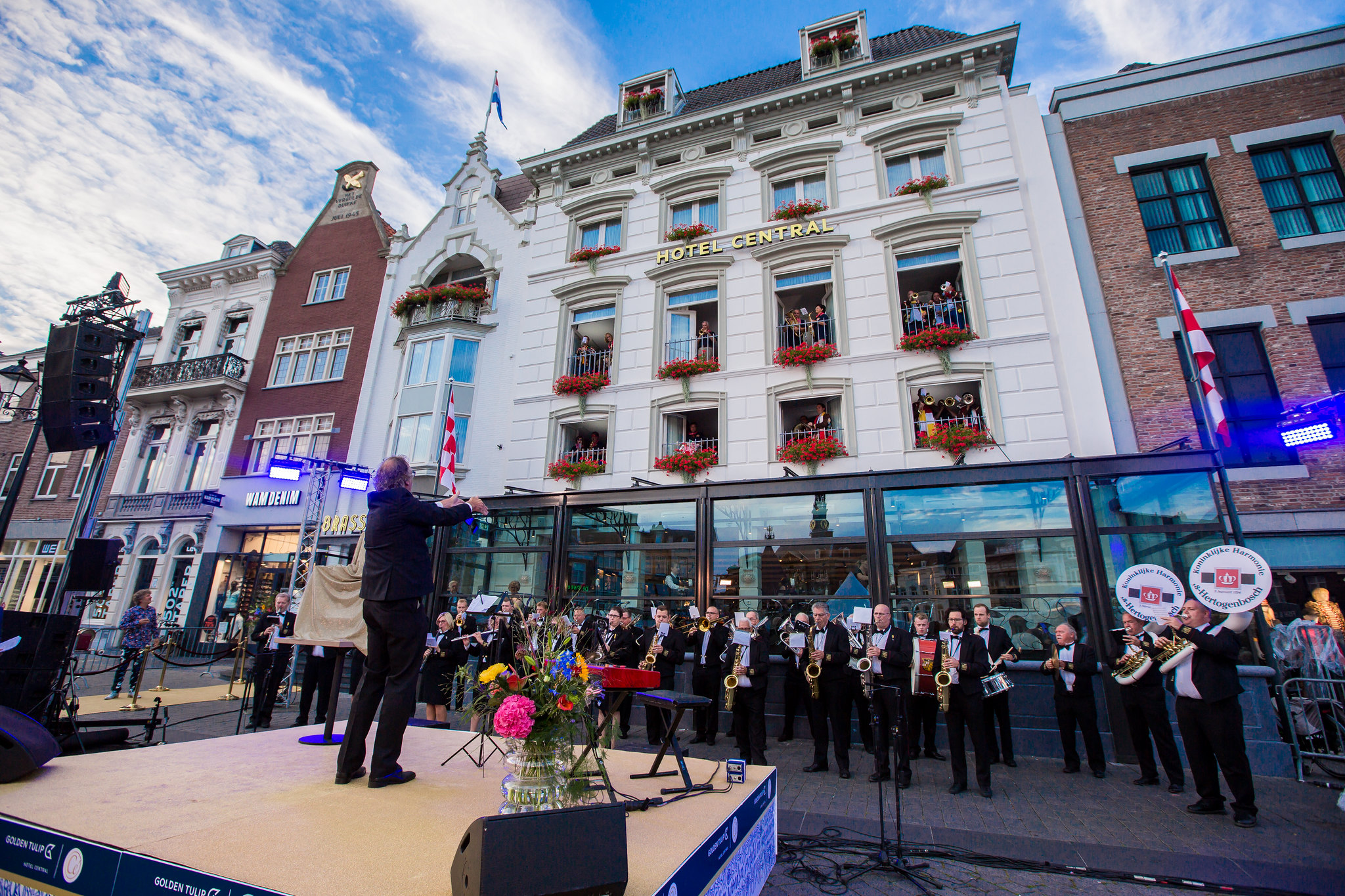 Nieuwe serre Golden Tulip Hotel Central geopend