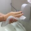 Papieren handdoeken in toiletten om de hoogste hygiënenormen te handhaven