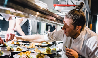 Michiel van der Eerde opent Bar BAUT op permanente plek