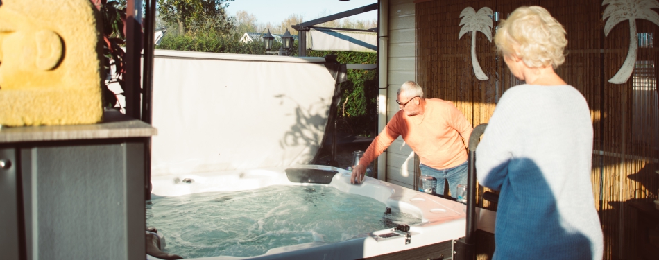 Op bezoek bij een unieke B&B op een naturistencamping