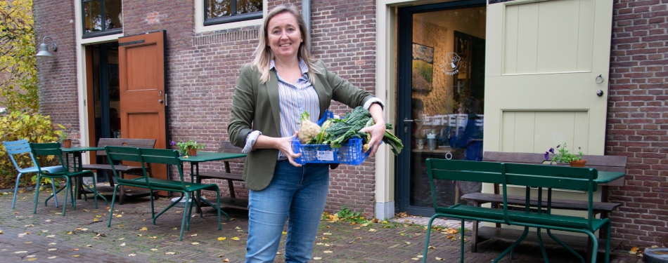 Van fietskar naar bomvol restaurant