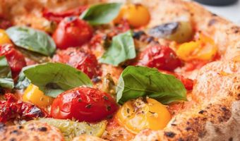 Restaurant nNea serveert bekroonde pizza’s nu ook tijdens lunch