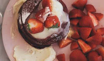Frenchie Café: All day brunch en red velvet pancakes