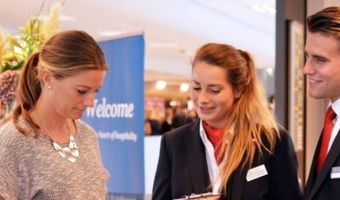 Kennisnetwerk Destinatie Nederland zet in op gastvrijheidsbeleving door samenwerking met Hotelschool The Hague