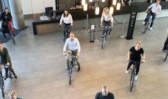 DoubleTree by Hilton Amsterdam Centraal Station wordt fietspad