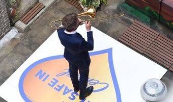 Livemuziek vanaf het dak van Golden Tulip Hotel Central