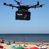 Domino’s test pizzabezorging met drone op het strand van Zandvoort