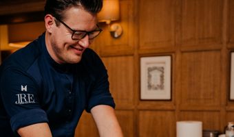 Dennis Huwaë kookt bij Restaurant Hemingway