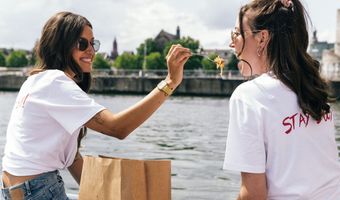 Op dit nieuwe eetadresje in Maastricht draag je een slabber!