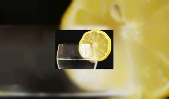 Gast geeft 1 euro voor karaf kraanwater