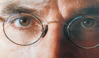 column Hans van Spronsen: Knorrige, lelijke senior!