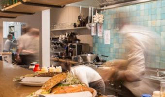 Personeelssoftware in je café: besparen en professionaliseren