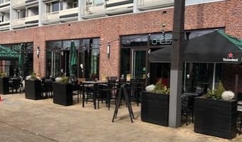 Caféondernemer en entertainer brengen een ode aan de lege kroegen in Nederland